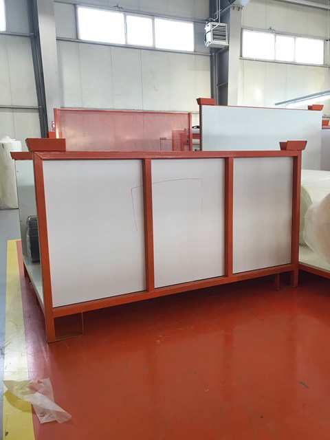 Mobilier metalic casnic si industrial