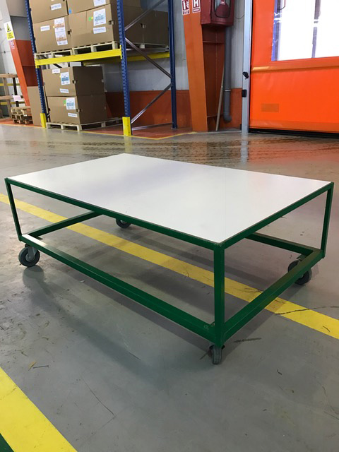 Mobilier metalic casnic si industrial